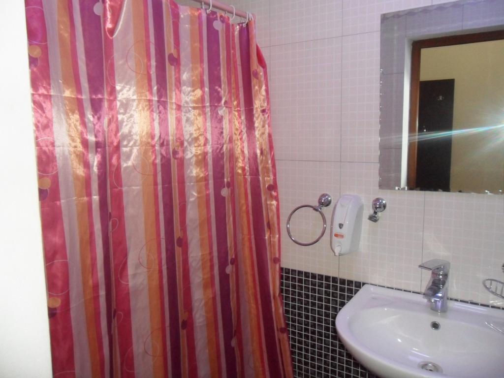 Kuze Hostel Alma-Ata Buitenkant foto
